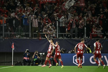 1-0. Chiquinho celebra el primer tanto con sus compañeros.