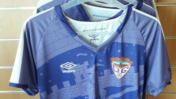 En las playeras del equipo de la Tercera División de España aparece un error que hace alusión al actual Campeón del Fútbol Mexicano.
