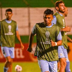 "Ya tendrá su oportunidad en la Roja": el DT del chileno de moda en Sudamérica