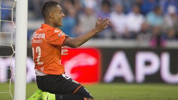 El jugador brasileño aseguró que el estratega de los Jaguares fue muy duro con él y no tuvo ninguna educación al echarlo del equipo.
