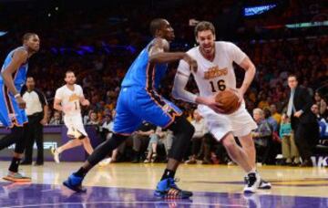 Serge Ibaka y Pau Gasol, dos compañeros de selección frente a frente.