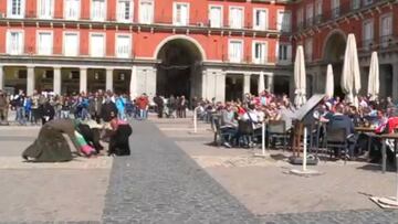 PSV supporters humiliate beggars in Madrid's Plaza Mayor