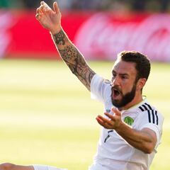 Layún ve necesarias las goleadas como la del Bayern al Barça