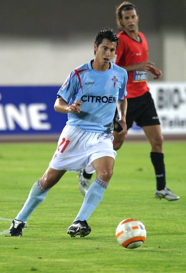 O canário jogou entre 2002 e 2005 no Atlético. No mesmo ano, ele assinou o Celta, onde estava até 2011.