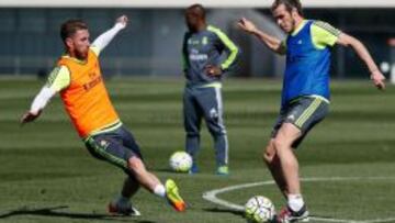 Sergio Ramos y Gareth Bale, durante el entrenamiento.