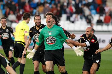 Aranzubia celebra su gol de cabeza en el Almería - Deportivo de la Liga 2010/11.