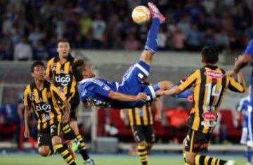 Al único equipo al que la U pudo derrotar fue a The Strongest. Los azules ganaron 3-1 en Santiago, aunque perdieron 5-3 en Bolivia.