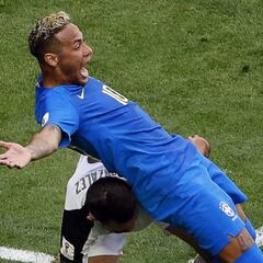 El árbitro pitó penalti a Neymar y rectificó tras verlo con el VAR