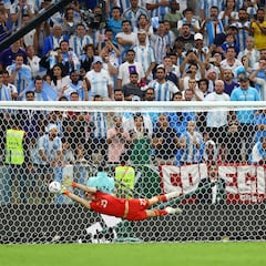 El ‘Dibu’ vuelve a las andadas