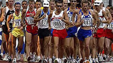 <b>Y YA VAN TRES</b>. Korzeniowski ha conseguido el oro y el récord mundial.