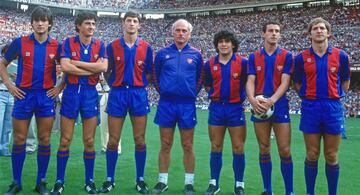 Fotografía de la presentación de Diego Armando Maradona como nuevo jugador del Barcelona en la que aparece el propio Marcos Alonso junto a Pichi Alonso, Urbano, Lattek (entrenador), Julio Alberto y Perico Alonso.