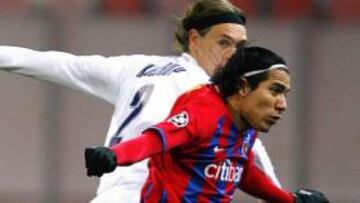 <b>AMAÑO.</b> La Fiscalía anticorrupción de Rumanía ha acusado al dueño del Steaua de Bucarest, Gigi Becali, por su supuesta implicación en un caso de soborno al equipo "U" de Cluj para que permitiera al club de la capital proclamarse campeón de liga.