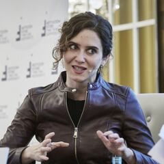 Revelan las conversaciones de Whatsapp entre Casado y Ayuso