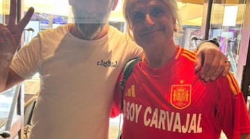 Imagen de Nacho Cano junto a un usuario de X (@gonzalocortizo).