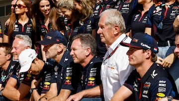 Jonathan Wheatley, Sergio Pérez, Adrian Newey, Christian Horner, Helmut Marko y Max Verstappen, en una celebración de Red Bull en Austin 2023.