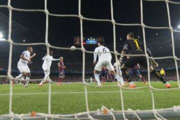 1-1. Kompany anota el gol del empate.