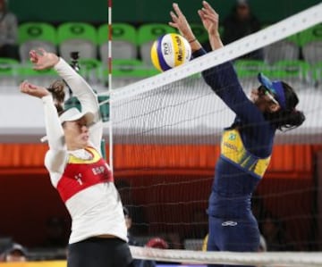 Elsa Baquerizo y Liliana Fernández han ganado a las actuales campeonas del mundo, las brasileñas Agatha Bednarczuk y Barbara Seixas de Freitas. 