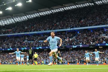 Bernardo Silva, estuvo a gran nivel sobretodo a final de temporada. El portugués anoto 2 goles en la vuelta de la semifinal de la Champions League contra el Real madrid.al anotar los dos primeros goles del Manchester City en su victoria por 4-0 en semifinales de la Liga de Campeones sobre el Real Madrid.