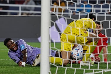Corría por línea de fondo el delantero brasileño cuando el defensor egipcio Mahmoud Metwalli trató de arrebatarle la posesión del esférico. El brasileño alucinó con que no se señalase la pena máxima.