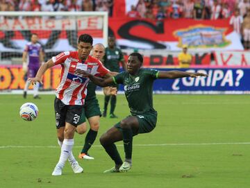 El equipo dominó el partido. Hizo tres goles y Viera atajó un penal.