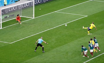 Granqvist tiró la pelota al ángulo superior izquierdo. 0-2.