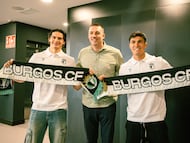 Oier Luengo y Pablo Galdames, con Michu, en su presentación como jugadores del Burgos.