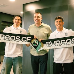 El Burgos presenta a Pablo Galdames y Oier Luengo, sus primeros fichajes