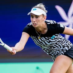 Mertens ya está en cuartos de final tras derrotar a Stosur