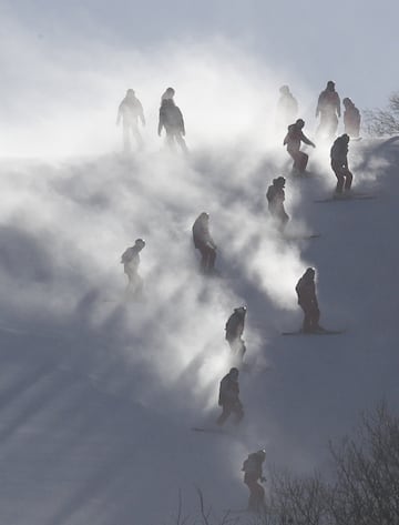 Bajada de los trabajadores por el slalom gigante.