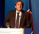 Platini, inhabilitado, sigue recibiendo dinero de la UEFA