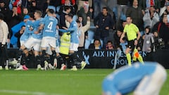 Los jugadores del Celta celebran el gol del equipo gallego durante el encuentro correspondiente a la jornada 27 en Primera División que Celta de Vigo y UD Almería disputaron en el estadio de Balaídos, en Vigo.