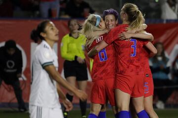 Posteriormente al 14’ llegaría el 2-0 parcial, cortesía de Samantha Mewis, quien poco a poco encaminaba a la goleada sobre México