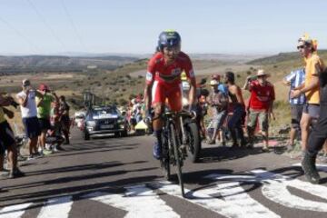 El colombiano Nairo Quintana (Movistar), durante la contrarreloj de la décima etapa de la Vuelta a España disputada hoy entre el Real Monasterio de Santa María de Veruela y Borja, de 36,7 kilómetros. 