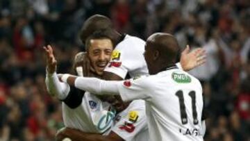 Los jugadores del Guingamp celebran el gol de Pereira.