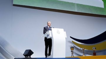 Florentino P&eacute;rez, durante la entrega de insignias del club. 