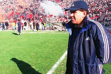 Bicampeón con Universidad de Chile y entrenador de la selección chilena Sub 20 de 2003.