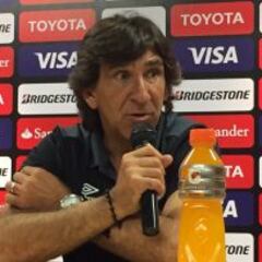 Gustavo Costas: "Me preocupa la falta de definición de Santa Fe"