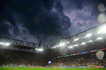 Así fue la tormenta en Dortmund que obligó a detener el Alemania-Dinamarca