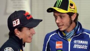 M&aacute;rquez y Rossi charlan antes de la rueda de prensa del GP de Jap&oacute;n. 