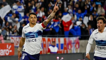 Futbol, Universidad Catolica vs Union Espanola.
Fecha 21, Liga de Primera 2025.
El jugador de Universidad Catolica Fernando Zampedri celebra tras marcar un gol contra Union Espanola durante un partido de la Liga de Primera disputado en el estadio Claro Arena en Santiago, Chile.
23/08/2025
Andres Pina/Photosport
Football, Universidad Catolica vs Union Espanola.
21st turn, First division league.
Universidad Catolica player Fernando Zampedri celebrates after scoring against Union Espanola during a first division match at the Claro Arena in Santiago, Chile.
23/08/2025
Andres Pina/Photosport