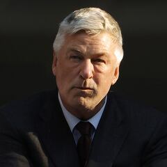 Alec Baldwin, acusado de “homicidio involuntario” por la muerte de Halyna Hutchins en el set de ‘Rust’