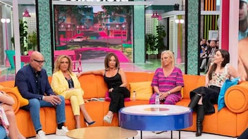 Un micro abierto juega una mala pasada en ‘La familia de la tele’: “Hoy necesito sexo”