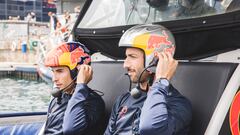 Marc Márquez y Daniel Ricciardo en el Alinghi Red Bull antes del GP de España.