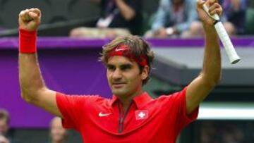 Switzerland&#039;s Roger Federer celebrates after winning against Colombia&#039;s Alejandro Falla during their London 2012 Olympic Games men&#039;s singles tennis match at the All England Tennis Club in Wimbledon, southwest London, on July 28, 2012. in London on July 28, 2012.AFP PHOTO/Luis Acosta