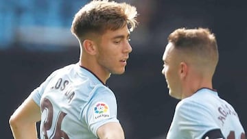 Iker Losada saluda a Iago Aspas.