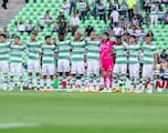 Minutos de aplausos por el fallecimiento de ‘La Tota’ Carbajal en la ida del Santos vs Monterrey