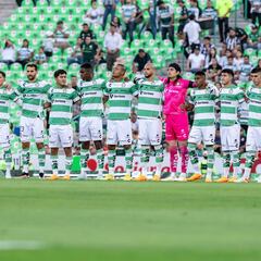 Minutos de aplausos por el fallecimiento de ‘La Tota’ Carbajal en la ida del Santos vs Monterrey