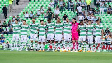 Players of Santos during the game Santos vs Monterrey, corresponding to first leg match of Quarterfinals of the Torneo Clausura 2023 of the Liga BBVA MX, at TSM Corona Stadium, on May 10, 2023.

<br><br>

Jugadores de Santos durante el partido Santos vs Monterrey, Correspondiente al partido de Ida de Cuartos de Final del Torneo Clausura 2023 de la Liga BBVA MX,en el Estadio TSM Corona, el 10 de Mayo de 2023.