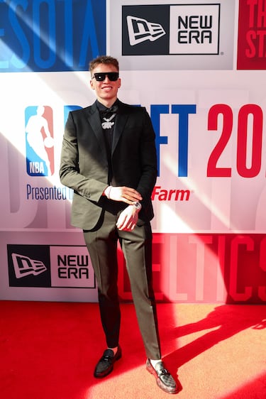 Elección 17 por Los Angeles Lakers.