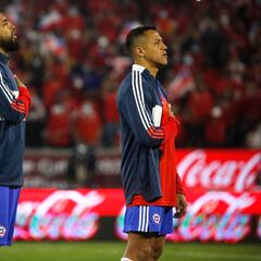 “No aceptaron aparecer ilustrados”: la polémica que involucra a Sánchez, Vidal y Medel